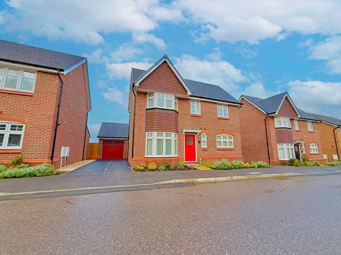 3 Bedroom Detached House For Sale In Cloche Corner, Thorn, LU5