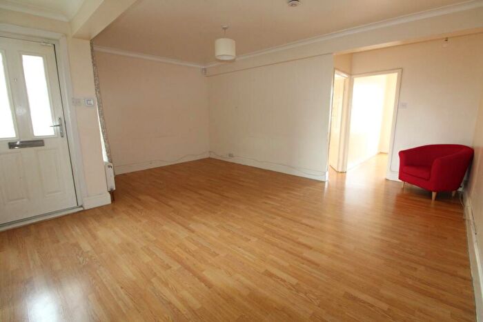 2 Bedroom Flat To Rent In Cambridge Parade, Enfield, EN1