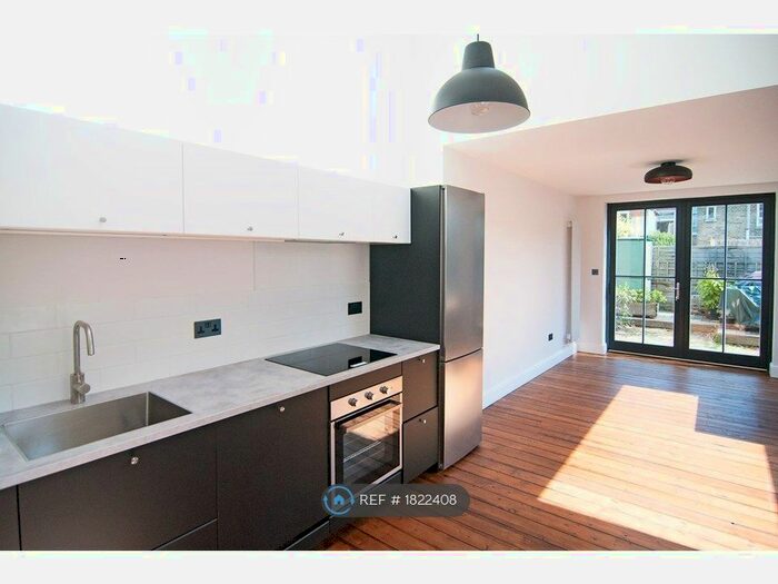 2 Bedroom Flat To Rent In Elborough Street, London, SW18