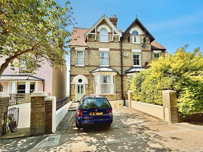 5 Bedroom Semi Detached House For Sale In Borstal Road, Rochester, ME1