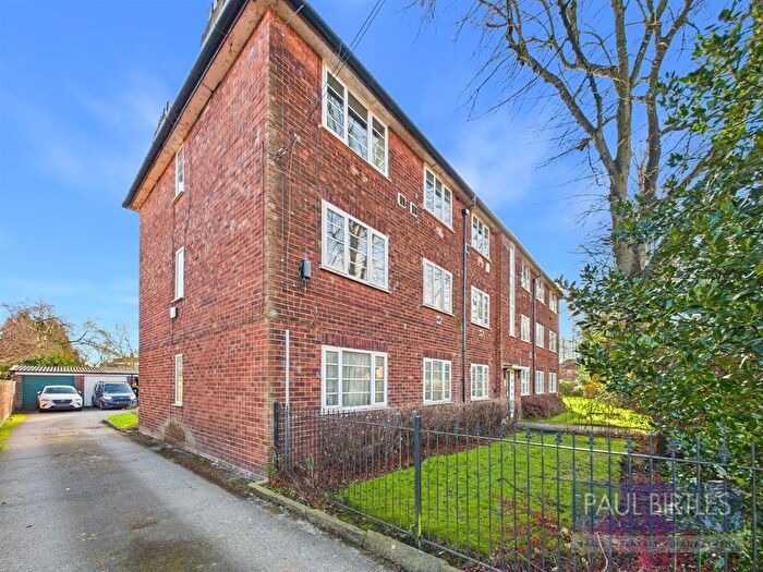3 Bedroom Flat For Sale In Kings Road, Stretford, Manchester, M32