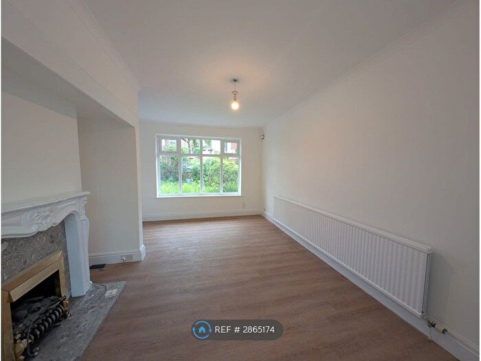 3 Bedroom Semi-detached House To Rent In Prestwich, Manchester, M25