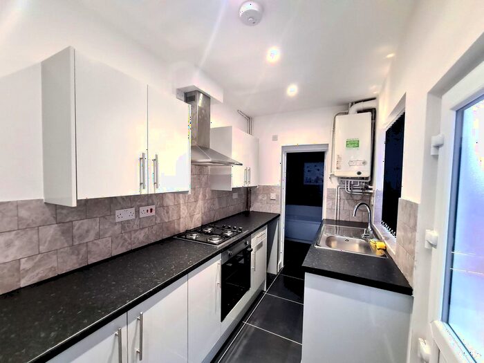 4 Bedroom Terraced House To Rent In Western Road, Leicester, LE3