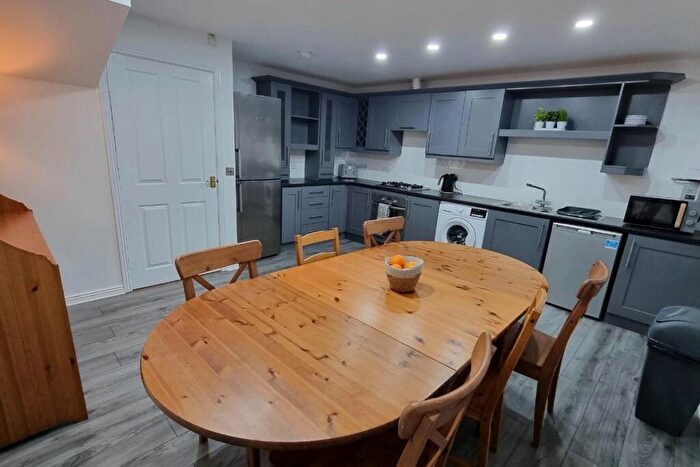 4 Bedroom Terraced House For Sale In Blackburn Way, Nottingham, NG5