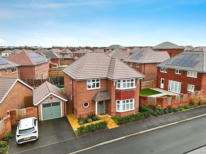 3 Bedroom Detached House For Sale In Oaktree Drive, Warwick, CV34