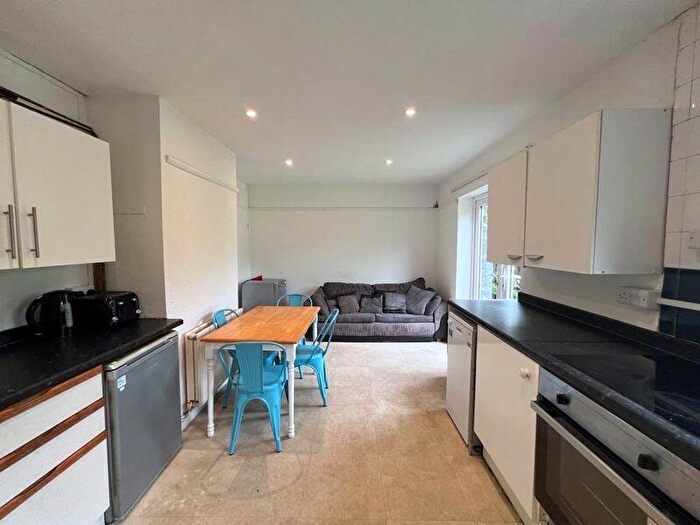 6 Bedroom Semi-Detached House To Rent In Hawkhurst Road, Brighton, BN1