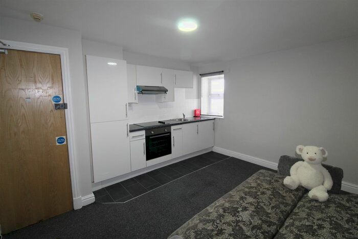1 Bedroom Flat To Rent In Monthermer Road, Cathays, Cardiff, CF24
