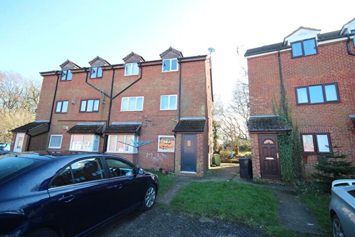 2 Bedroom Maisonette To Rent In Guillemot Lane, Wellingborough, NN8