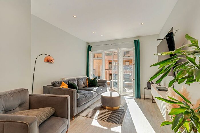 1 Bedroom Flat For Sale In London Road, Pointelle House, SM6