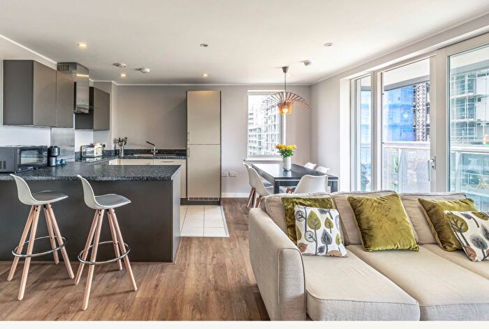 3 Bedroom Flat To Rent In Equinox Square, London, E14