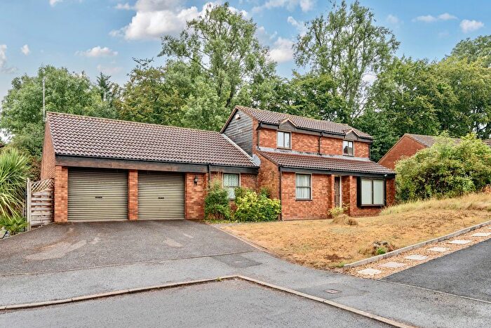 4 Bedroom Chalet For Sale In Grove Drive, Taunton, TA2