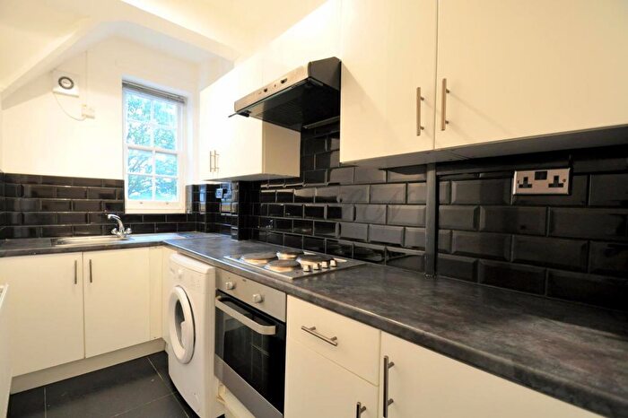 2 Bedroom Flat To Rent In Charlton Road, Blackheath, SE3