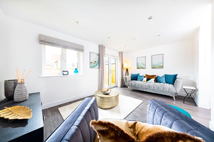 4 Bedroom Semi-detached House For Sale In Sheepfold Lane, Cambridge, CB23