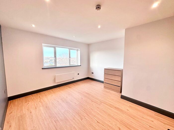 Studio To Rent In Mounts Road, Greenhithe, DA9