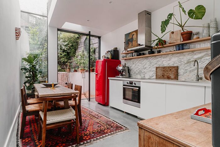 1 Bedroom Flat For Sale In Ivanhoe Road, Ivanhoe Road, London, SE5