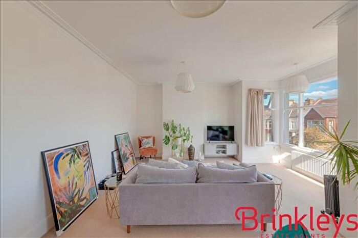 1 Bedroom Flat To Rent In Melrose Avenue, London, SW19