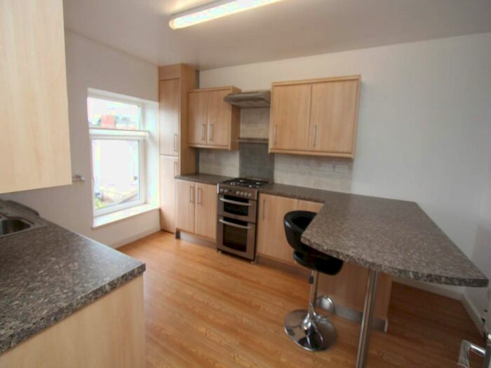 2 Bedroom Flat To Rent In Main Street, Barry, Vale Of Glamorgan, CF63