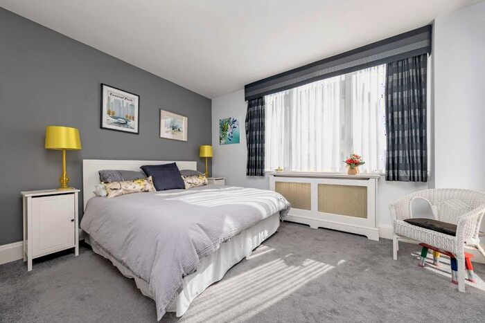 2 Bedroom Flat To Rent In The Quadrangle, Chelsea Harbour, London, SW10