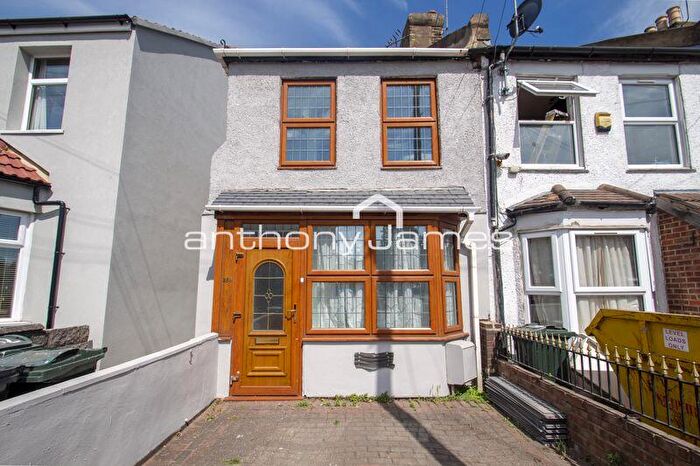 3 Bedroom End Of Terrace House To Rent In St. Vincents Road, Dartford, DA1
