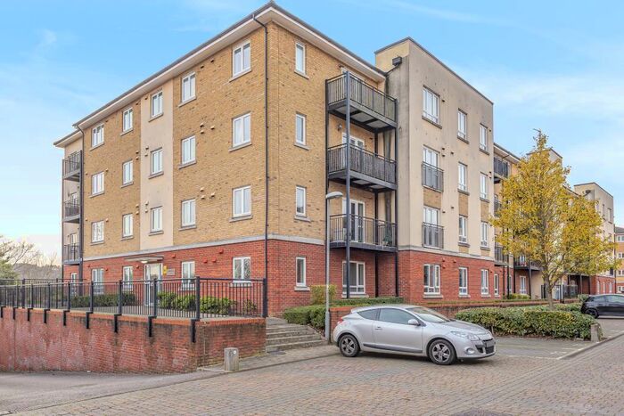 2 Bedroom Apartment To Rent In High Wycombe, Buckinghamshire, HP13