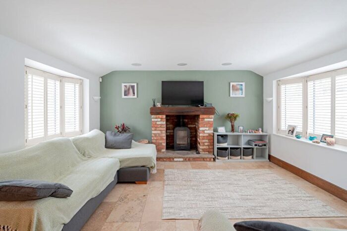 3 Bedroom End Of Terrace House For Sale In Menmarsh Road, Worminghall, HP18