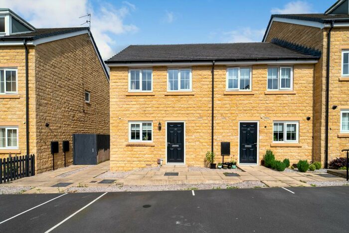 2 Bedroom End Of Terrace House To Rent In Woodhouse Court, Burnley, Lancashire, BB11