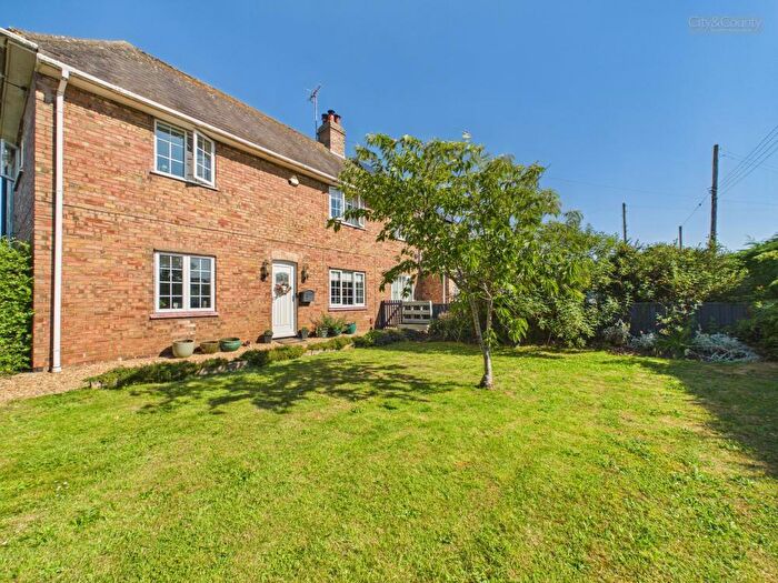 3 Bedroom Semi-Detached House For Sale In Peterborough Road, Crowland, Peterborough, PE6