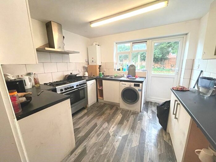 5 Bedroom Terraced House To Rent In New Peachey Lane, Uxbridge, UB8
