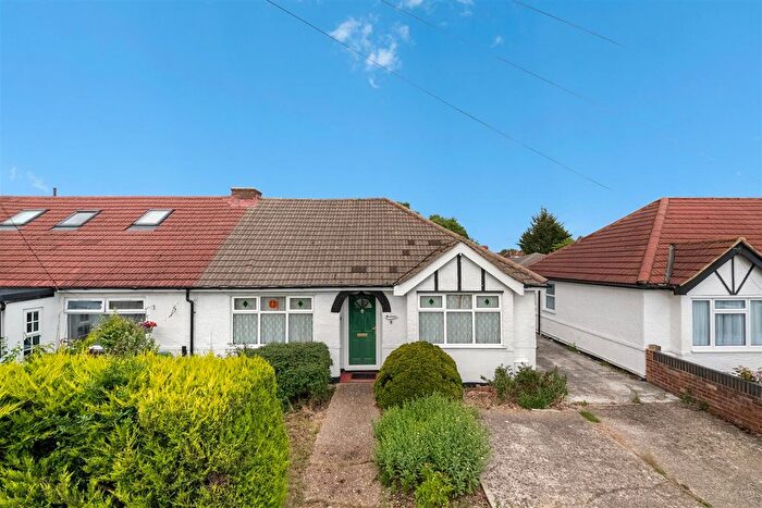 2 Bedroom Bungalow For Sale In Yeading Gardens, Hayes, UB4