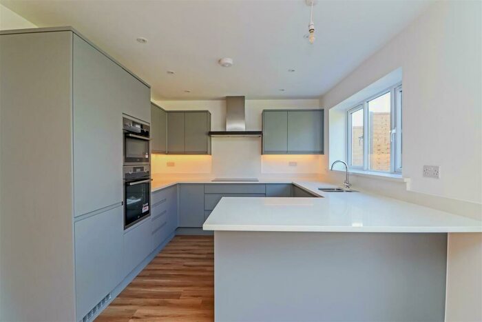 4 Bedroom Detached House For Sale In Brambling Road, Horsham, RH13
