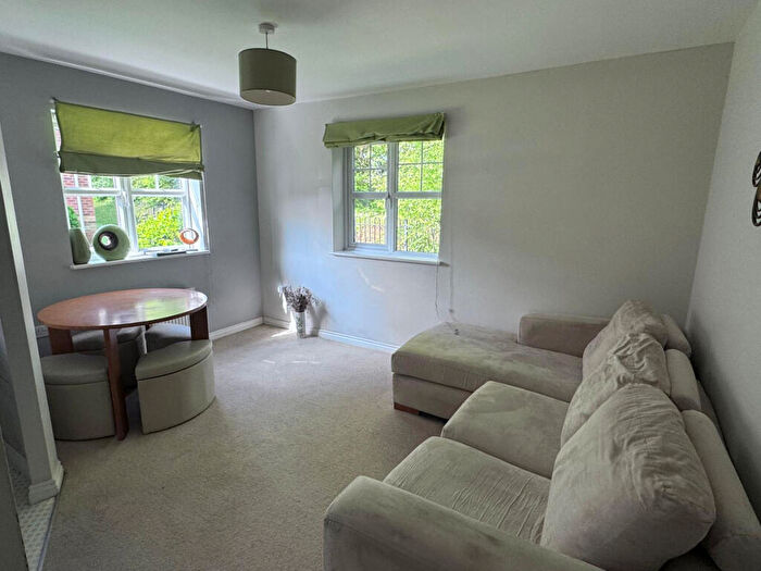 1 Bedroom Flat To Rent In Greenwood Gardens, Nottingham, NG8