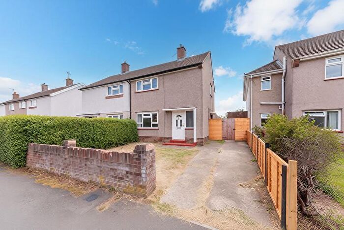2 Bedroom Semi-Detached House For Sale In Barnfield, Slough, SL1