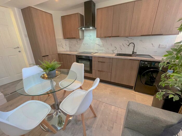 3 Bedroom Flat To Rent In Colquitt Street, Liverpool, L1