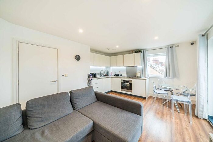 1 Bedroom Flat To Rent In Sandringham Avenue, Wimbledon Chase, SW20