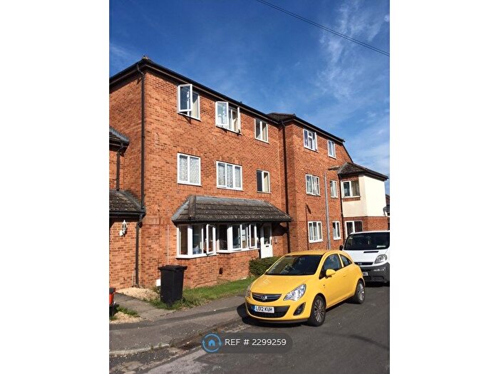 2 Bedroom Flat To Rent In Rose Street, Swindon, SN2