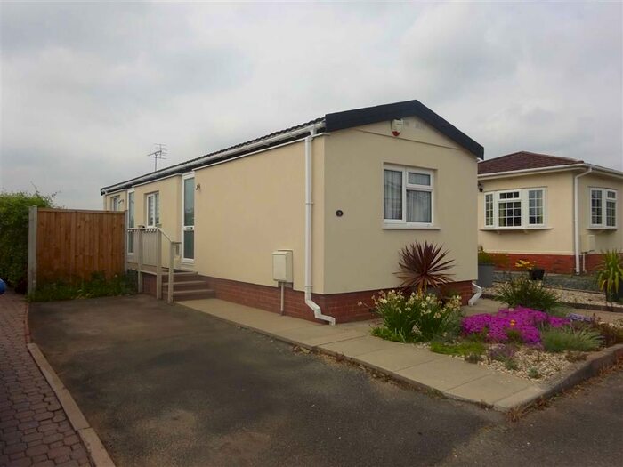Park Home For Sale In Odessa Park, Tewkesbury, Glos, GL20