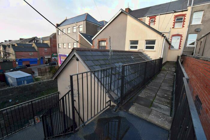 Studio To Rent In Holton Road, Barry, CF63