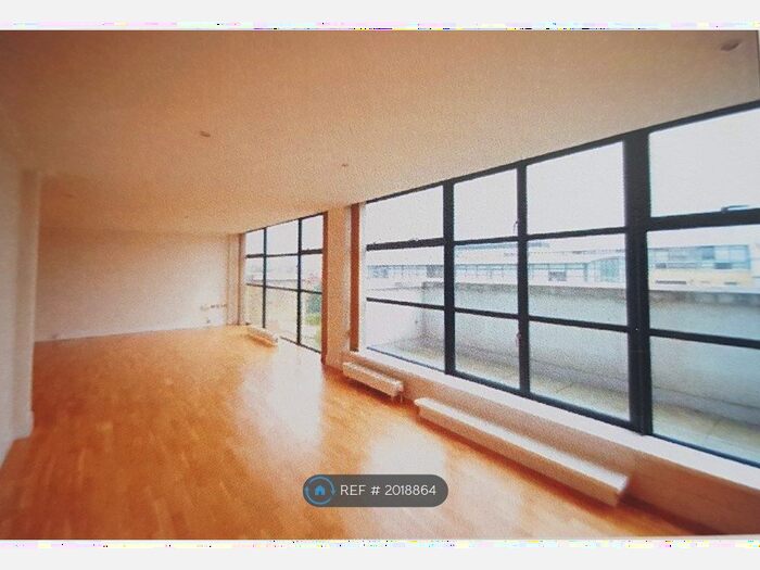 2 Bedroom Flat To Rent In Town Meadow, Brentford, TW8