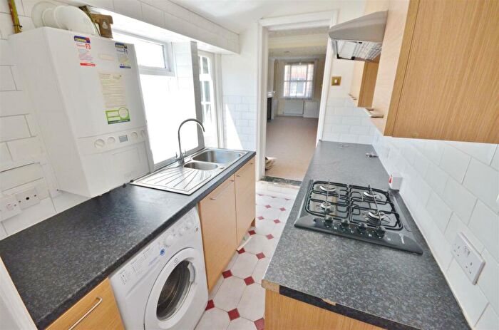 3 Bedroom Terraced House For Sale In Tavistock Street, South Luton, LU1