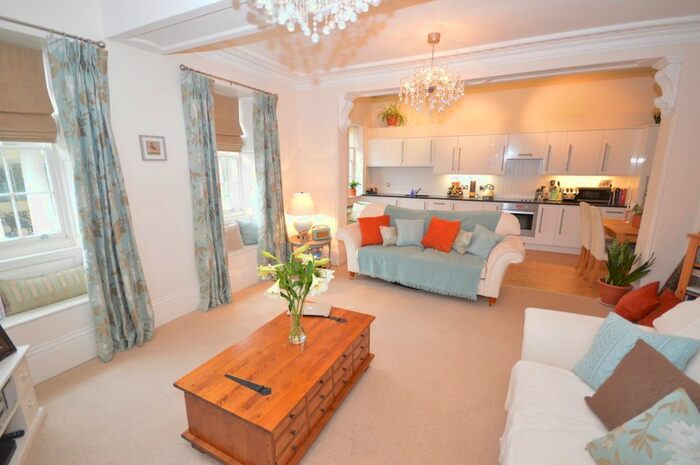 2 Bedroom Flat To Rent In A East Street, Chichester, West Sussex, PO19