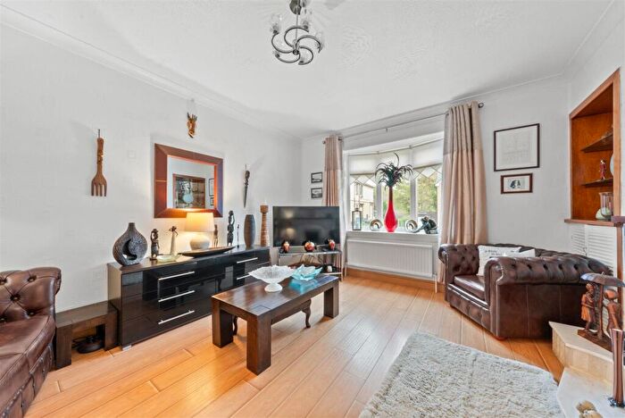 2 Bedroom Flat For Sale In Burnhall Place, Wishaw, ML2