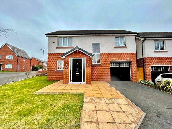 4 Bedroom Detached House To Rent In Oak Close, Chadderton, Oldham, Greater Manchester, OL9