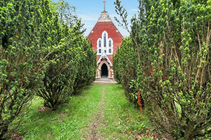 1 Bedroom Apartment For Sale In Longcross Road, Chertsey, KT16