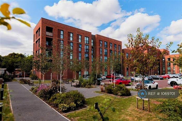 2 Bedroom Flat To Rent In Princess Road, Manchester, M14