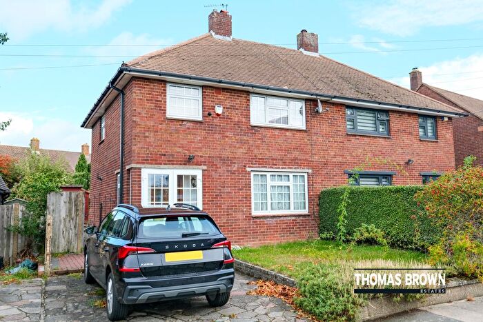 3 Bedroom Semi-Detached House For Sale In Petten Grove, Orpington, BR5