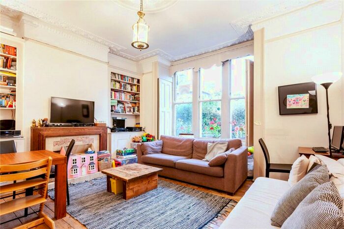 2 Bedroom Apartment To Rent In Finsbury Park Road, London, N4
