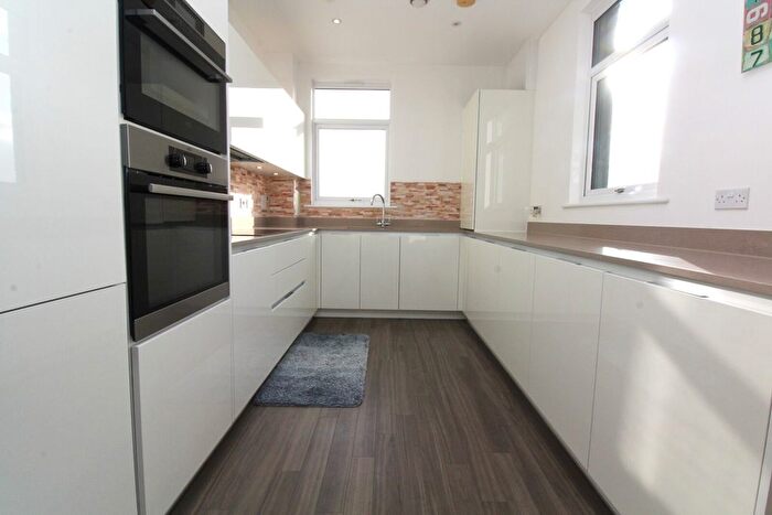 3 Bedroom Flat To Rent In Gubbins Lane, Harold Wood, RM3