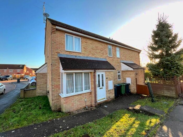 1 Bedroom Semi-Detached House To Rent In The Lawns, Hemel Hempstead, Hertfordshire, HP1