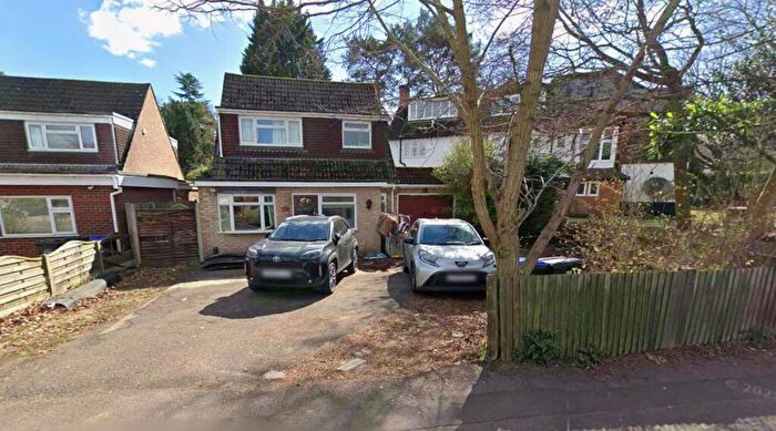 3 Bedroom Detached House For Sale In Oriental Road, Woking, GU22