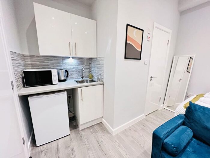 1 Bedroom Studio To Rent In Musjid Road, London, SW11